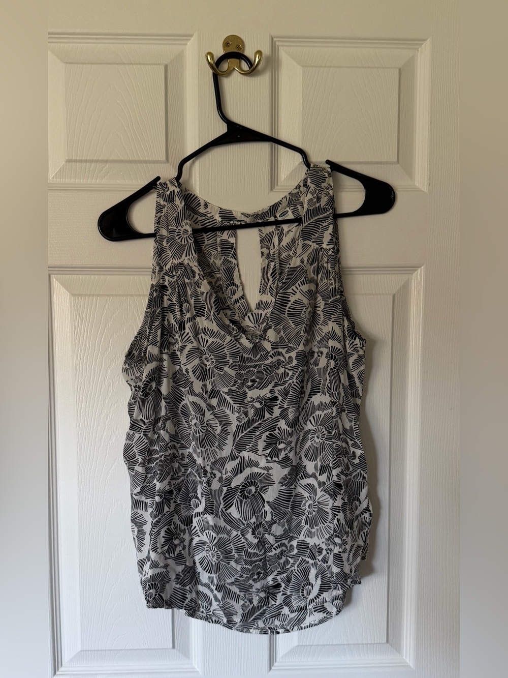 Old Navy Black and White Patterned Sleeveless Top